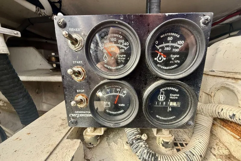  Yacht Photos Pics Control panel of a 2000 Royal Pacific 476 Sport Cruiser with gauges and switches.