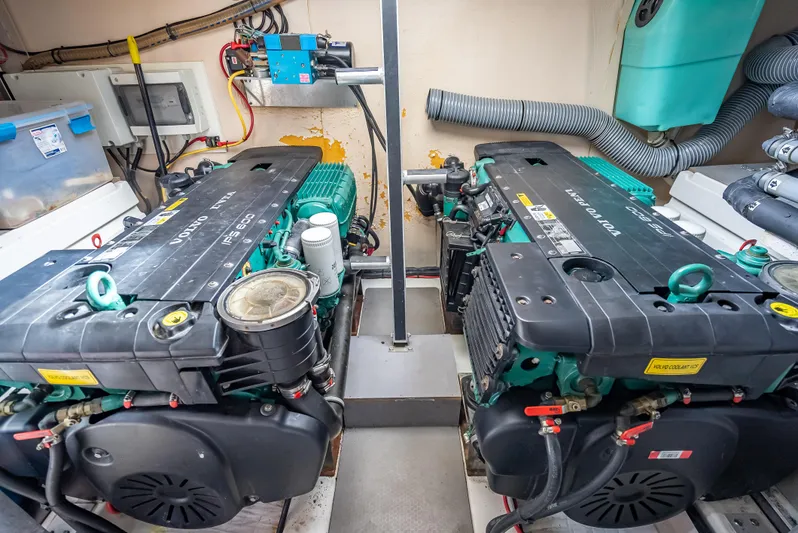 Miss Zoe Yacht Photos Pics 