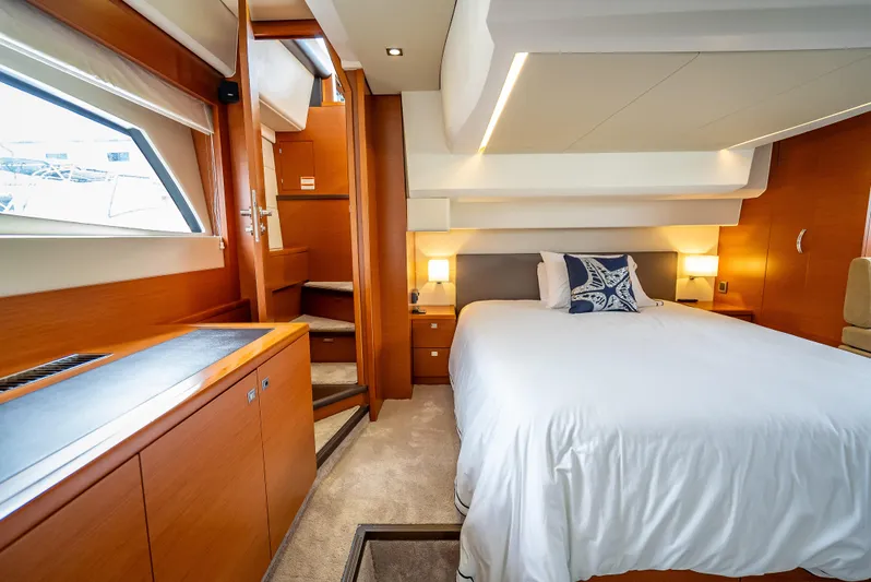 Miss Zoe Yacht Photos Pics Luxurious bedroom interior of 2014 Prestige 500 Fly yacht with modern design.