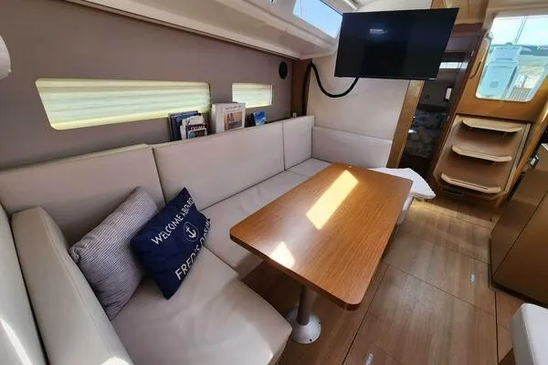 Fred's Dream Yacht Photos Pics Interior of 2020 Jeanneau Sun Odyssey 410 yacht with cozy seating and modern amenities.