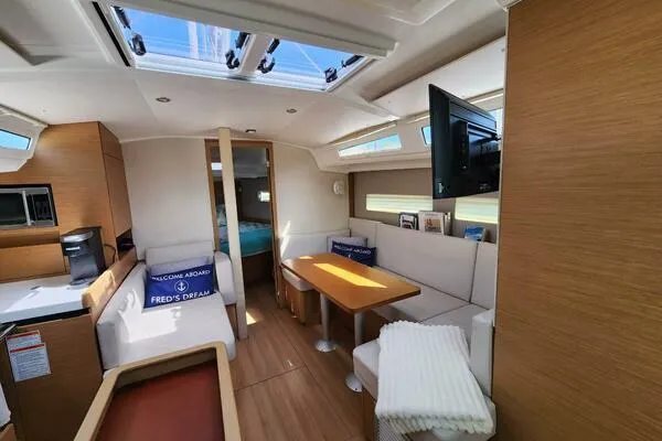 Fred's Dream Yacht Photos Pics Interior of 2020 Jeanneau Sun Odyssey 410 yacht, featuring modern design and comfortable seating.