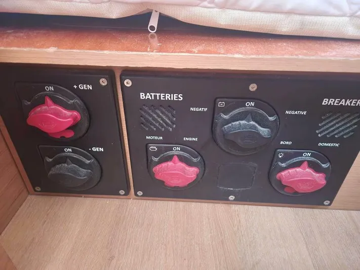 Fred's Dream Yacht Photos Pics Control panel on a 2020 Jeanneau Sun Odyssey 410 sailboat, featuring battery and generator switches.