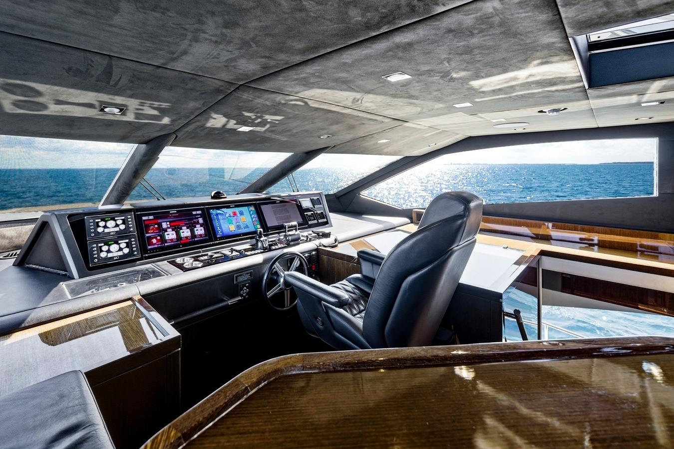 Yacht Photo 32