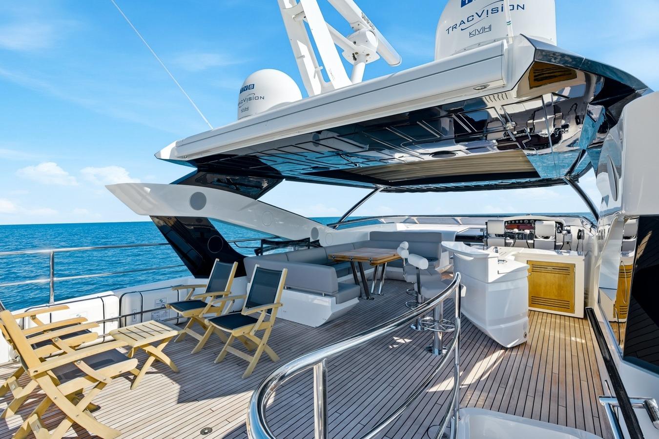 Yacht Photo 15