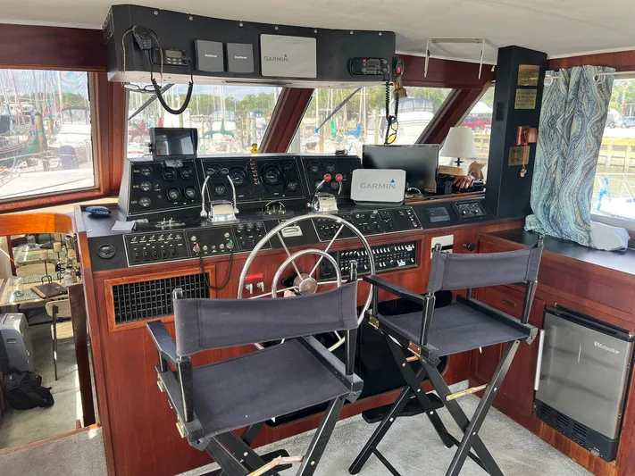 Arvo Arrow Yacht Photos Pics 1985 Chris-Craft 460 Constellation yacht helm with steering wheel, controls, and navigation equipment.