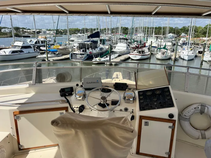 Arvo Arrow Yacht Photos Pics 1985 Chris-Craft 460 Constellation yacht helm with marina view and navigation equipment.