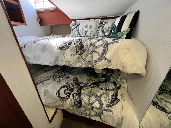 Arvo Arrow Yacht Photos Pics Bunk beds with nautical-themed bedding in a 1985 Chris-Craft 460 Constellation yacht cabin.