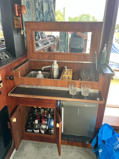 Arvo Arrow Yacht Photos Pics 1985 Chris-Craft 460 Constellation yacht bar area with sink, fridge, and liquor storage.