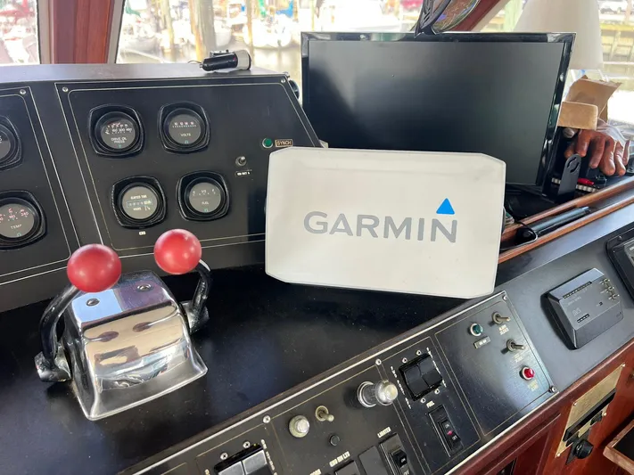 Arvo Arrow Yacht Photos Pics Control panel of a 1985 Chris-Craft 460 Constellation with Garmin navigation equipment.