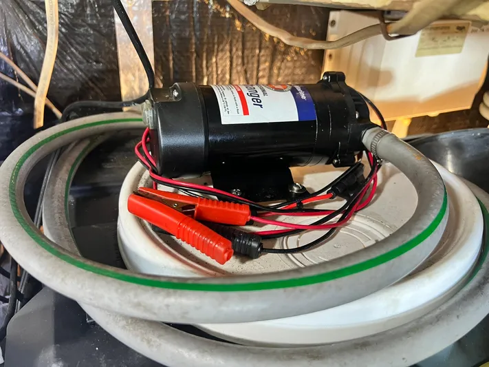 Arvo Arrow Yacht Photos Pics 1985 Chris-Craft 460 Constellation engine room with pump and wiring.