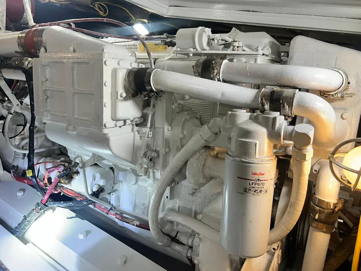 Arvo Arrow Yacht Photos Pics Engine room of 1985 Chris-Craft 460 Constellation, showcasing detailed mechanical components.