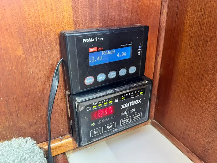 Arvo Arrow Yacht Photos Pics Battery monitors on 1985 Chris-Craft 460 Constellation, displaying voltage and charge status.