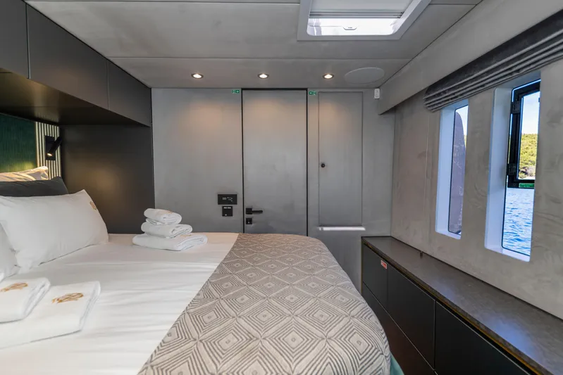 Mr.si Yacht Photos Pics Luxurious cabin interior of 2023 Sunreef 60 Sailing yacht with modern design and scenic window views.