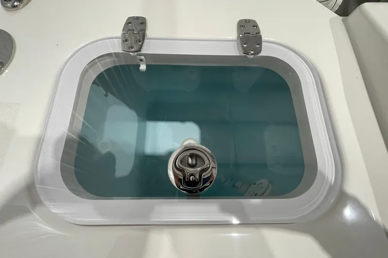  Yacht Photos Pics Livewell compartment on 2024 Pursuit DC 326 Dual Console boat.