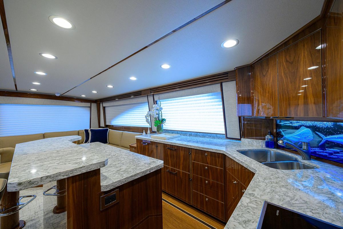 2021 Viking 72 