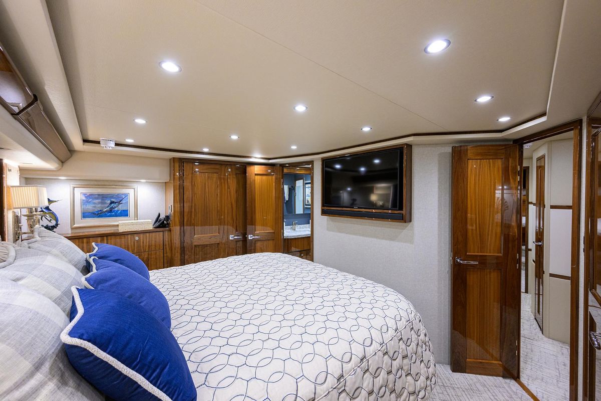 2021 Viking 72 