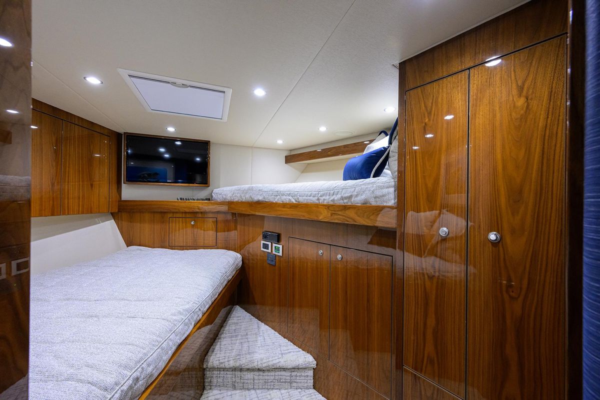 2021 Viking 72 