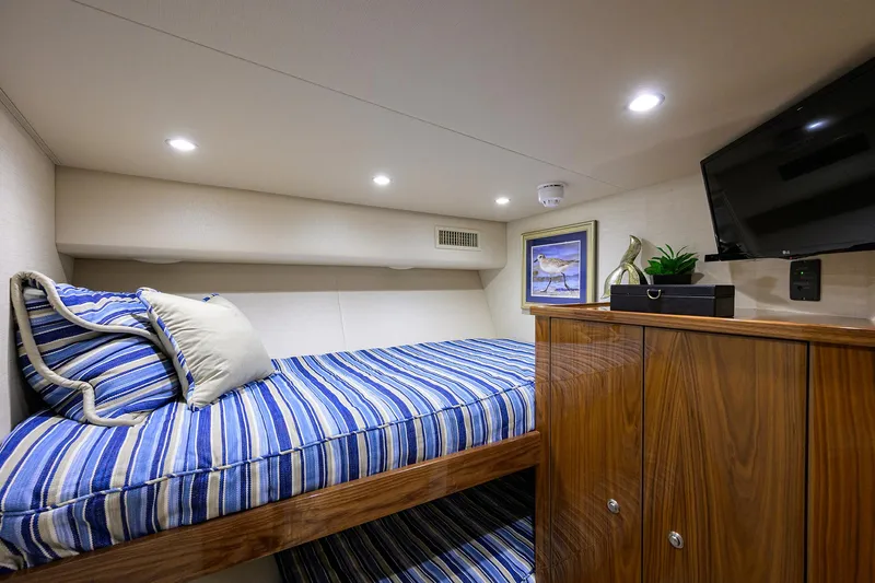 Tami Ann Yacht Photos Pics Viking 72 TAMI ANN - Port Guest Stateroom Bunks