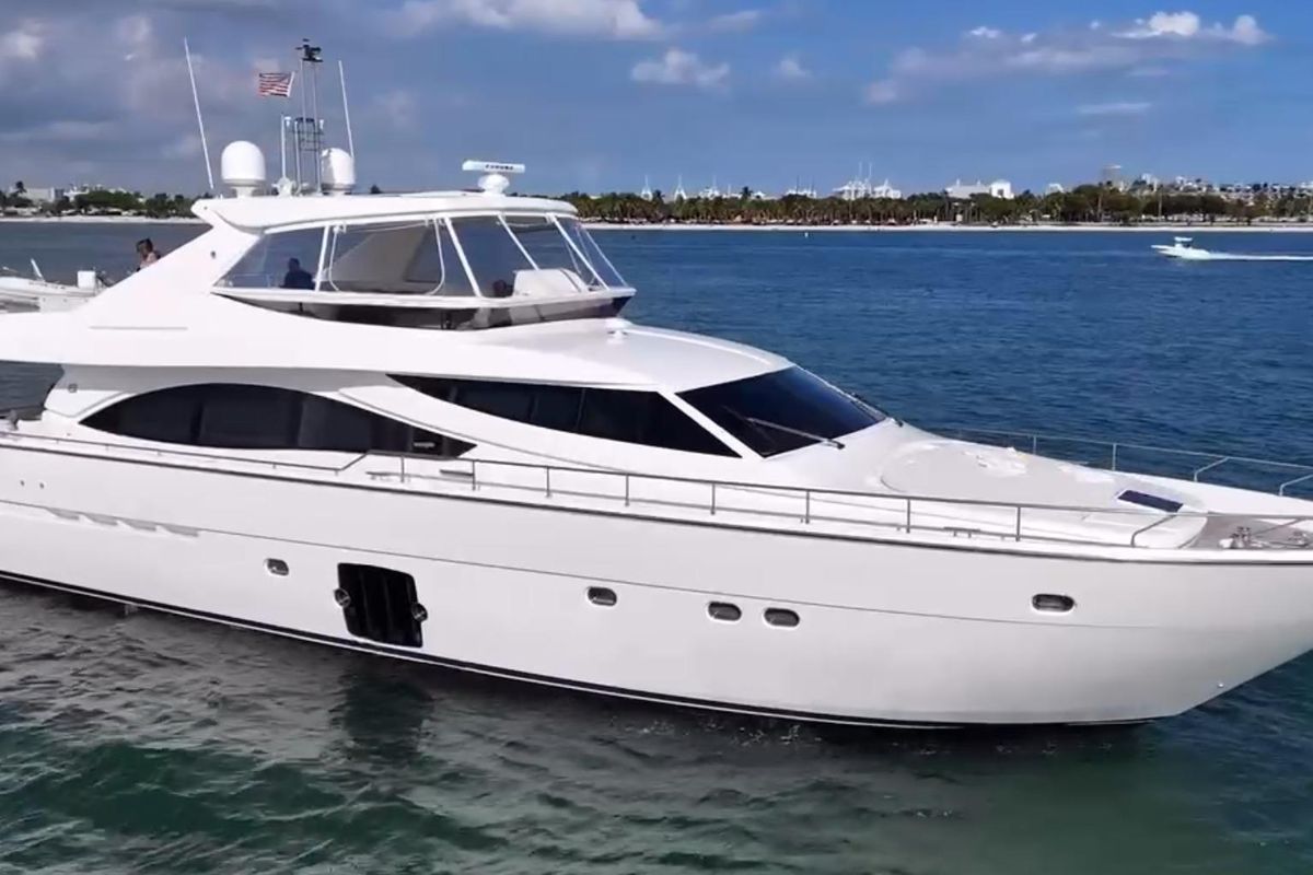 2011 Ferretti Yachts 83 