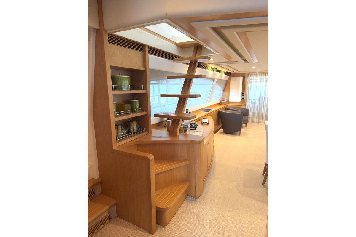 2011 Ferretti Yachts 83 