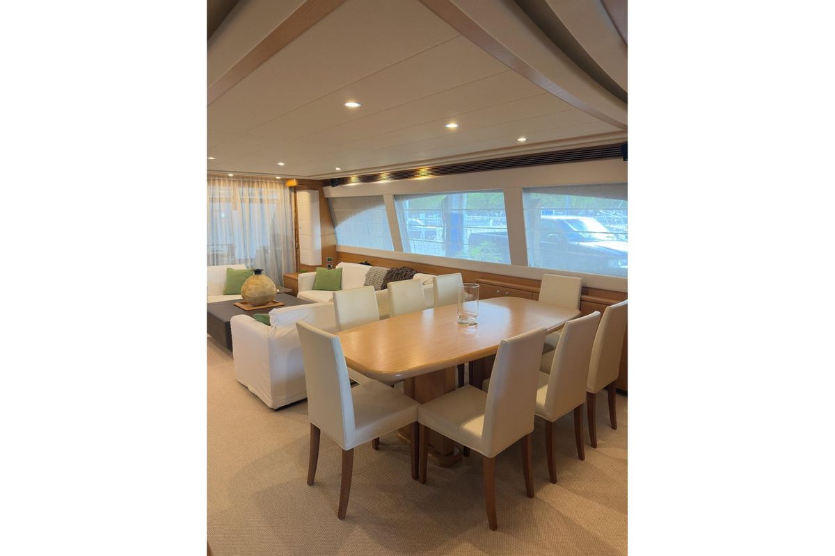 2011 Ferretti Yachts 83 