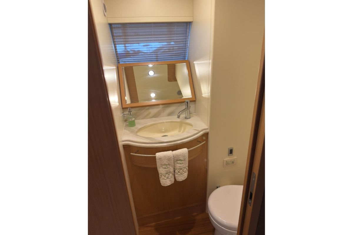2011 Ferretti Yachts 83 