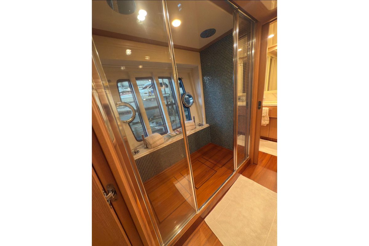2011 Ferretti Yachts 83 