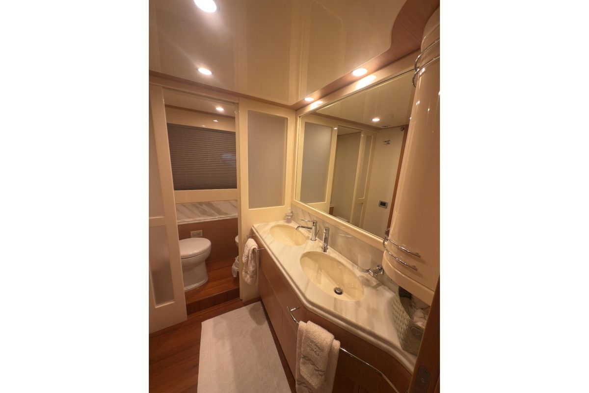 2011 Ferretti Yachts 83 