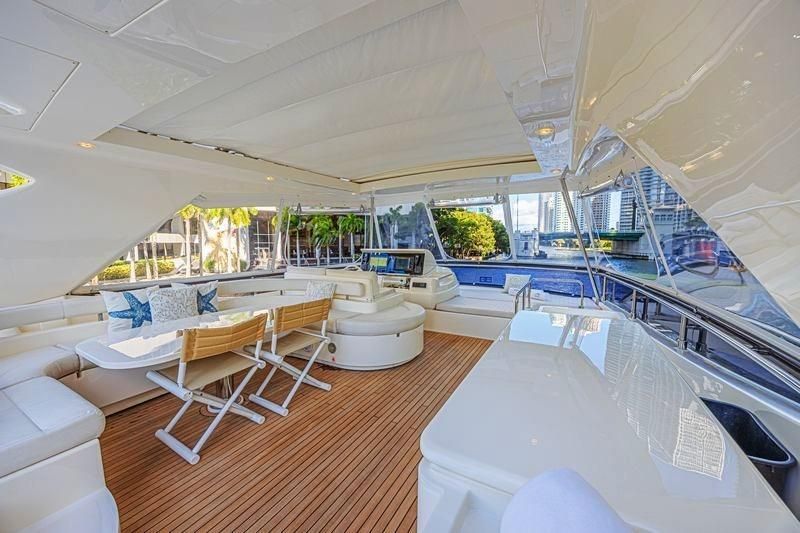 2011 Ferretti Yachts 83
