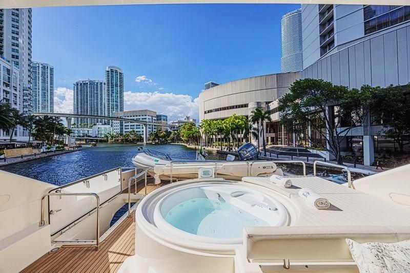 2011 Ferretti Yachts 83