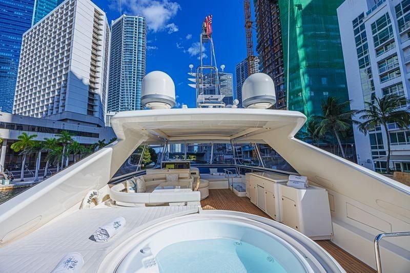 2011 Ferretti Yachts 83