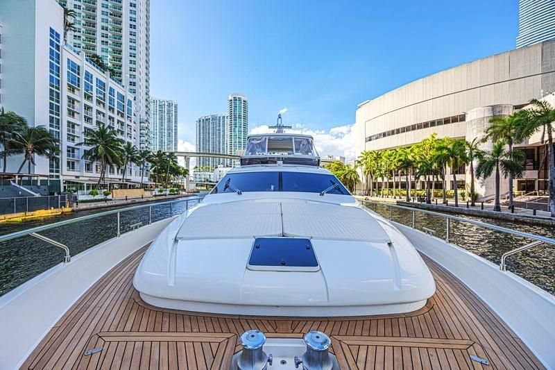 2011 Ferretti Yachts 83