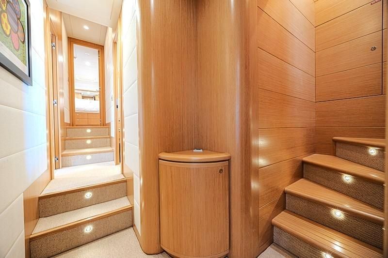 2011 Ferretti Yachts 83