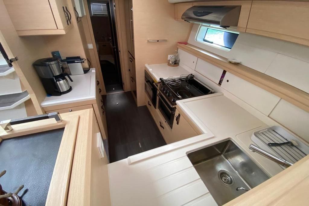 2016 Jeanneau 64 