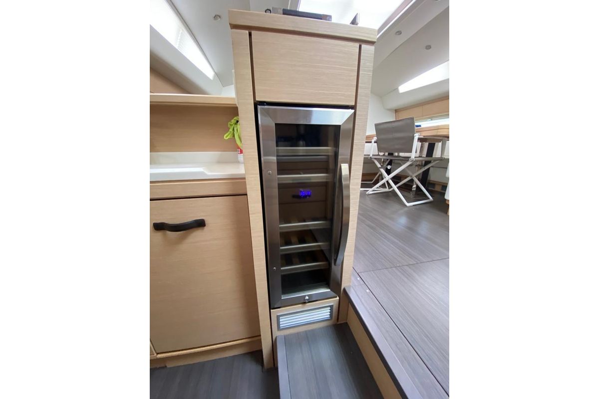 2016 Jeanneau 64 