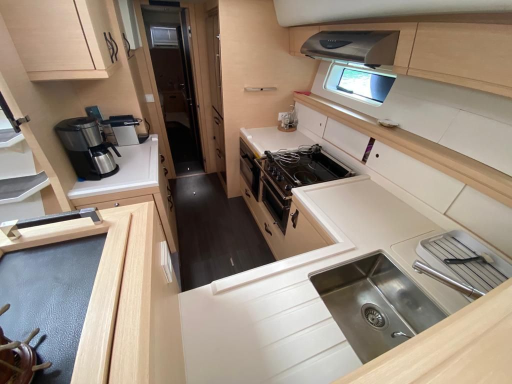 2016 Jeanneau 64 