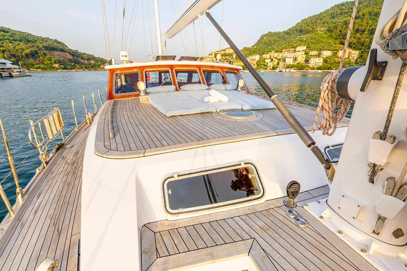 Guadalupe Yacht Photos Pics Deckhouse