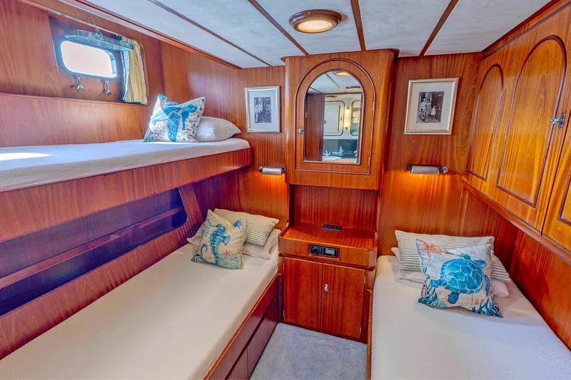 Guadalupe Yacht Photos Pics Guest cabin