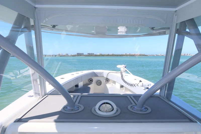  Yacht Photos Pics 2020 SeaVee 370z boat helm view, navigating clear blue waters.