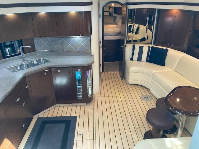 2011 Cruisers Yachts 540 Sports Coupe