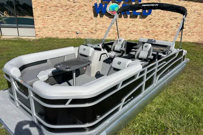 Princecraft Vectra 23 RL SS Swingback Pontoon & Mercury 4-Stroke EFI