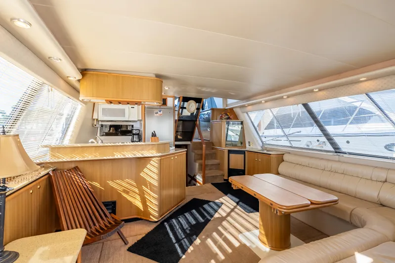 Hyve Yacht Photos Pics Interior of 2001 Bayliner 4788 Pilothouse yacht with modern furnishings and ample natural light.