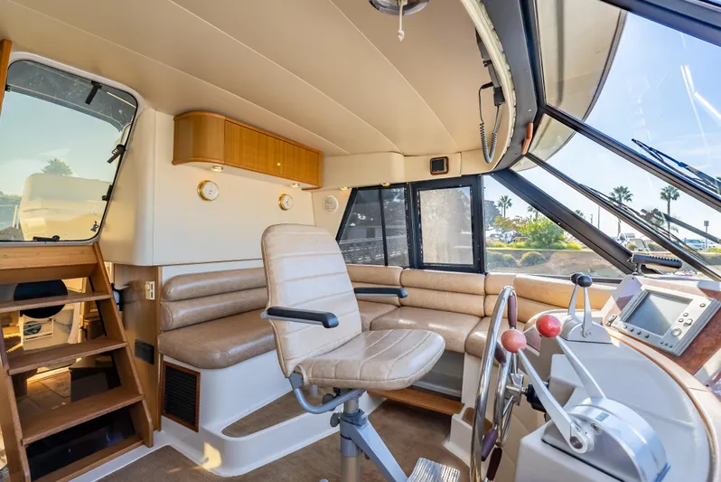 Hyve Yacht Photos Pics Interior of 2001 Bayliner 4788 Pilothouse, featuring helm station and seating area.