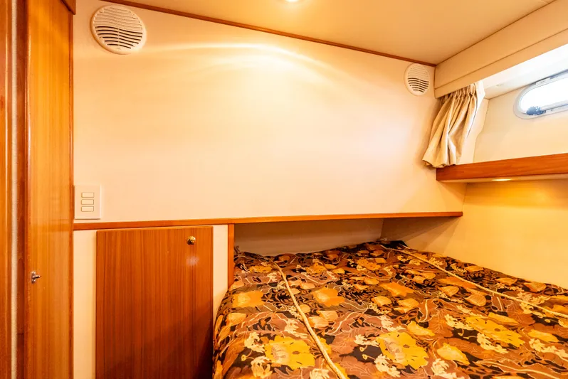 Hyve Yacht Photos Pics 2001 Bayliner 4788 Pilothouse cabin interior with floral bedding and wooden accents.