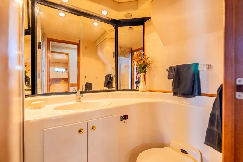 Hyve Yacht Photos Pics Luxurious bathroom in 2001 Bayliner 4788 Pilothouse yacht with modern fixtures and elegant decor.