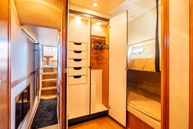 Hyve Yacht Photos Pics Interior of 2001 Bayliner 4788 Pilothouse with bunk beds and storage.