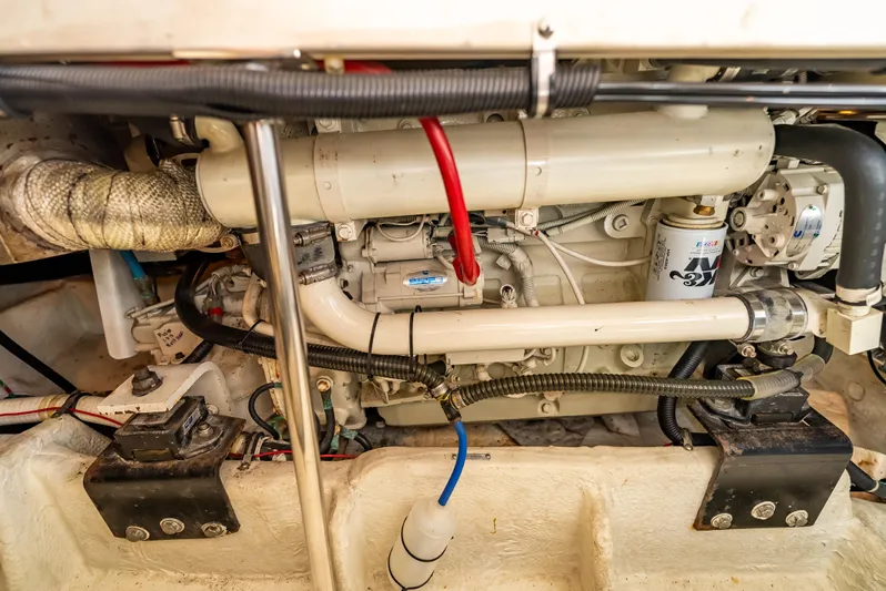 Hyve Yacht Photos Pics Engine compartment of a 2001 Bayliner 4788 Pilothouse yacht, showcasing mechanical components.