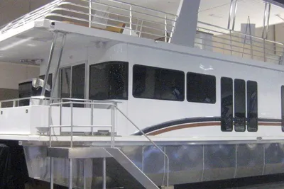 Destination Yachts Starchaser Share #10