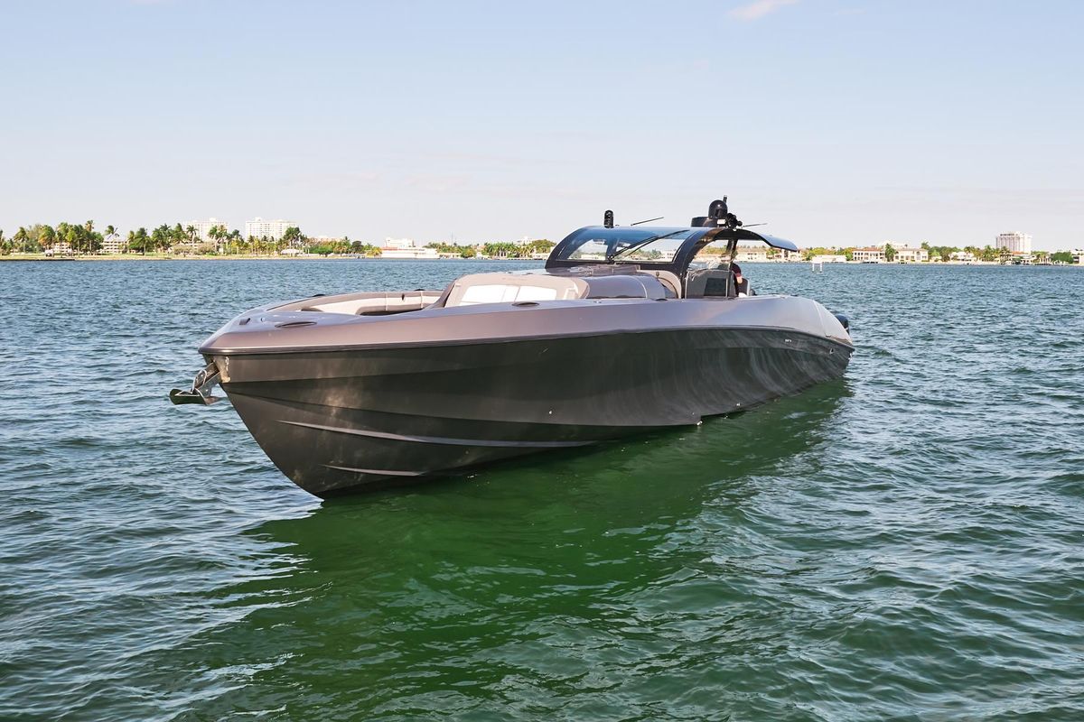 2019 Midnight Express 60 