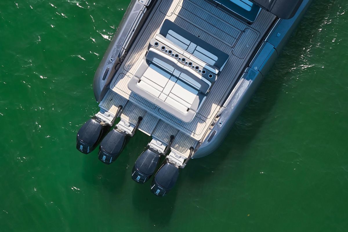 2019 Midnight Express 60 